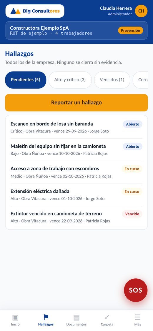 Pantalla de hallazgos de la aplicación de prevención de Big Consultores: lista de riesgos pendientes con nivel, obra, plazo y responsable, y botón para reportar un hallazgo